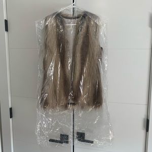 Donna Salyers’ Fabulous Furs 100% Faux